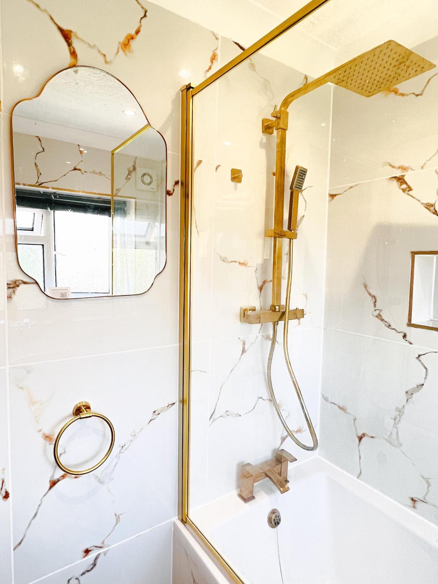 Luxe Smart Home - Basildon Serviced Accommodation - 7 Mins Walk To Basildon Town Centre, Hospital & Train Station Eksteriør bilde
